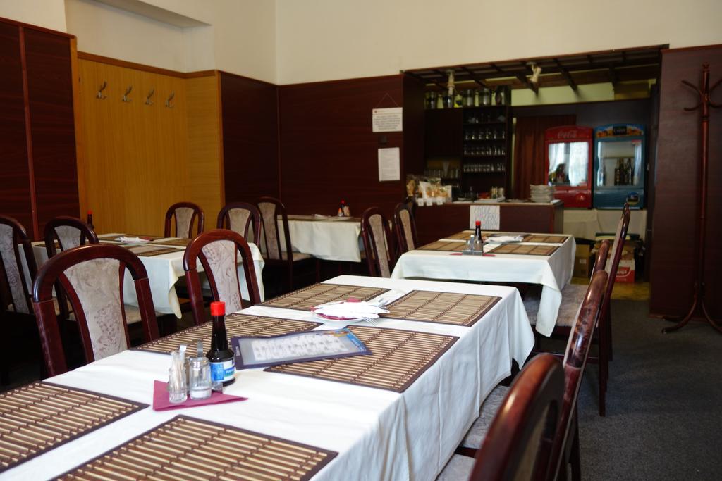 Restaurace Alvi Hotel Ostrava Exterior photo